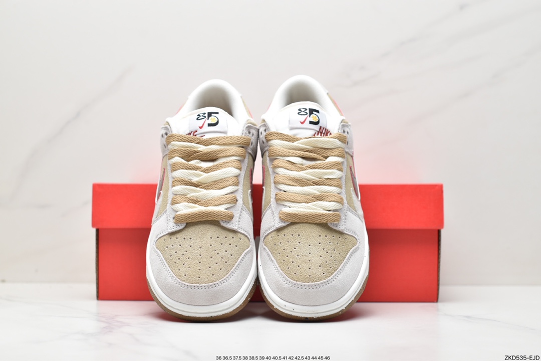 270 SB Dunk Low SE”85 Double Swoosh/Grey/Brown Bear”扣篮系列低帮休闲运动滑板板鞋“麂皮浅棕双钩小熊”DO9457-100 尺码：36 36.5 37.5 38 38.5 39 40 40.5 41 42 42.5 43 44 44.5 45 46 ID:ZKD535-EJD