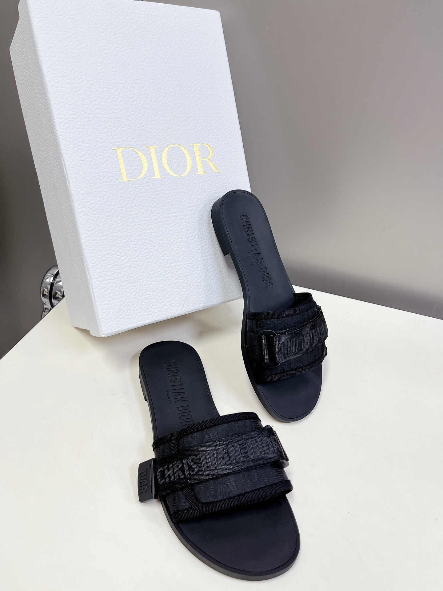 Dior迪奥经典魔术贴扣凉拖鞋高版本GO原版完美复刻最流行的配色面料层次感超强原版开模高档TPU大底️非