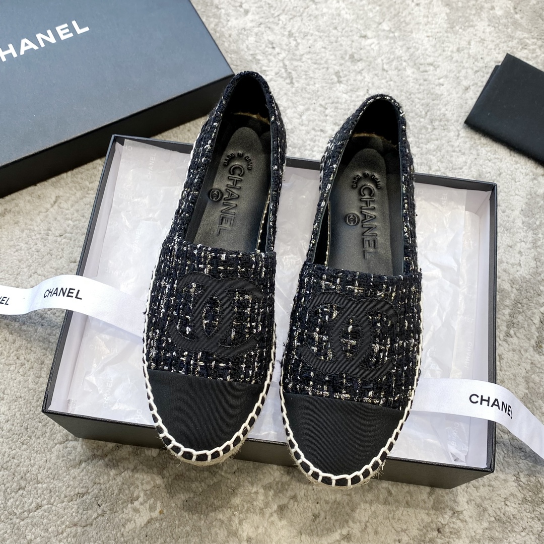 CHANEL espadrilles klassiek combinatie van stof en leer geïmporteerde stof boetiekgeitenleer geschikt voor thuis en op reis