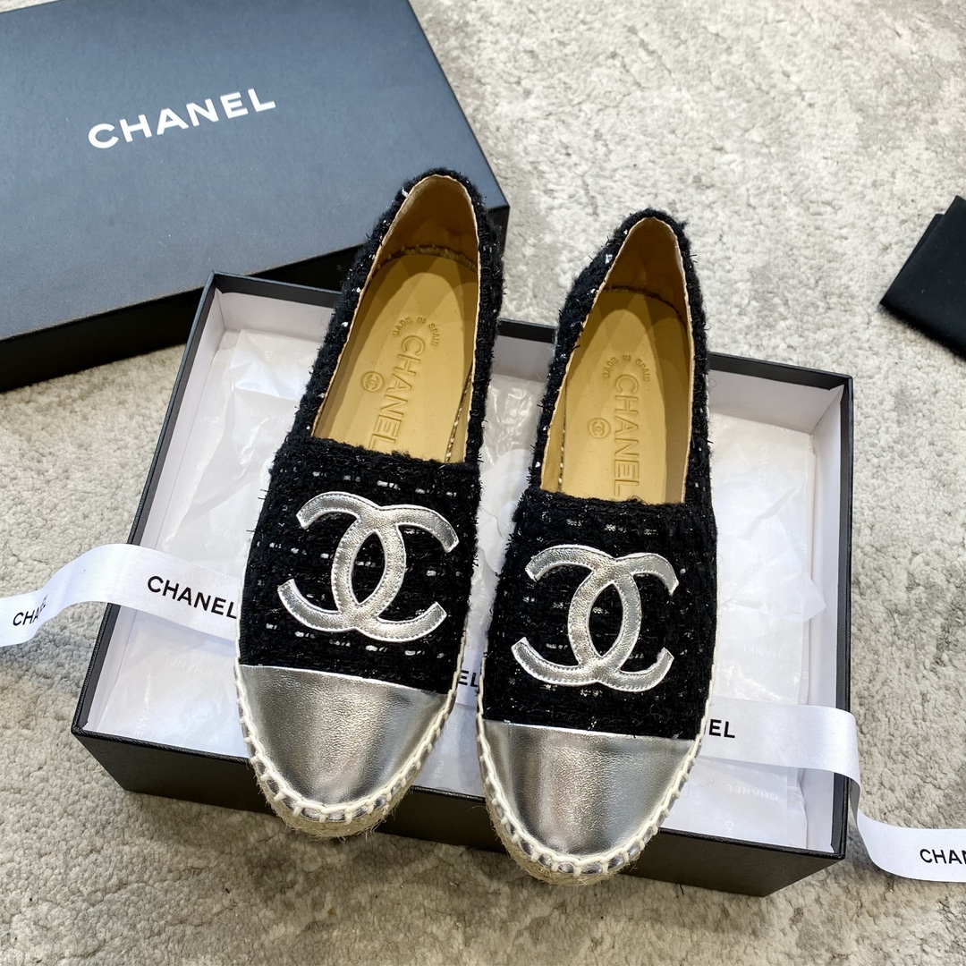 CHANEL espadrilles klassiek combinatie van stof en leer geïmporteerde stof boetiekgeitenleer geschikt voor thuis en op reis