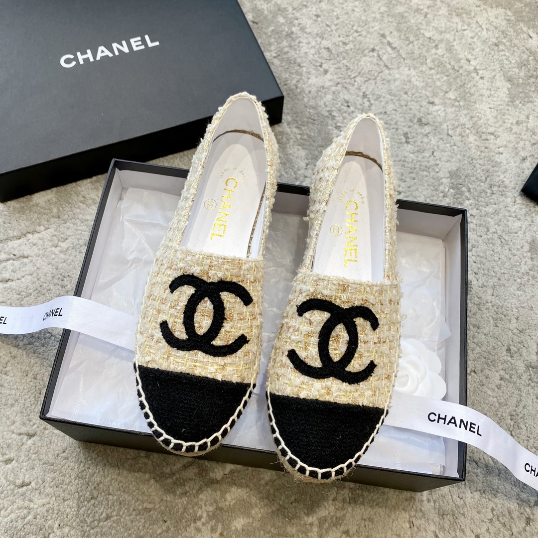 CHANEL espadrilles klassiek combinatie van stof en leer geïmporteerde stof boetiekgeitenleer geschikt voor thuis en op reis