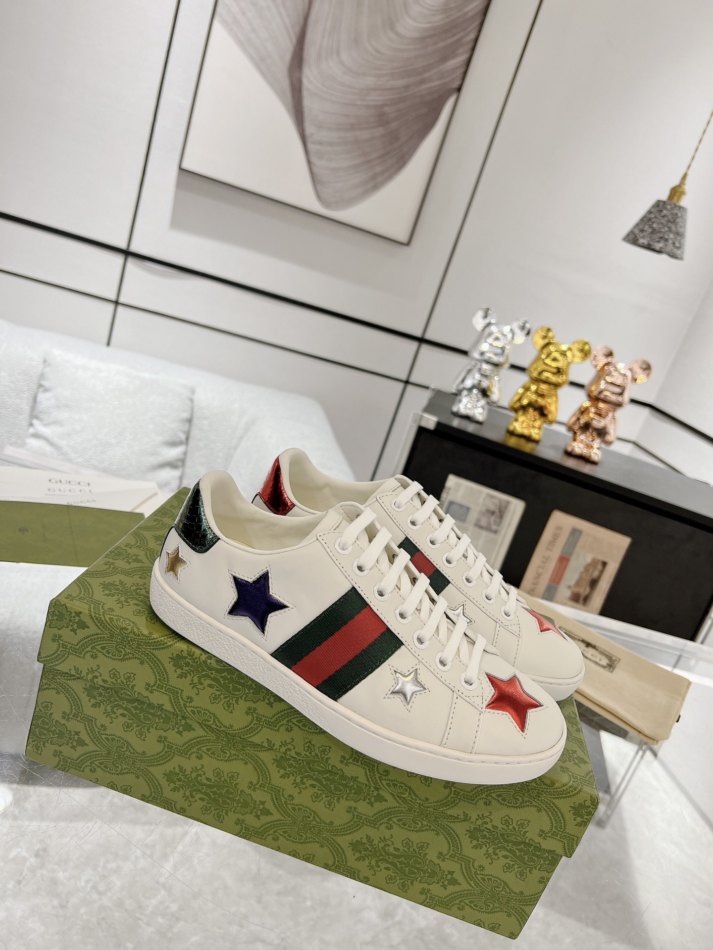 GUCCI トップバージョン 牛革素材 牛革内張り 牛革中敷き 本スネークスキン偽造防止ライン 香り付きアウトソール アップグレードチップ 豪華パッケージ