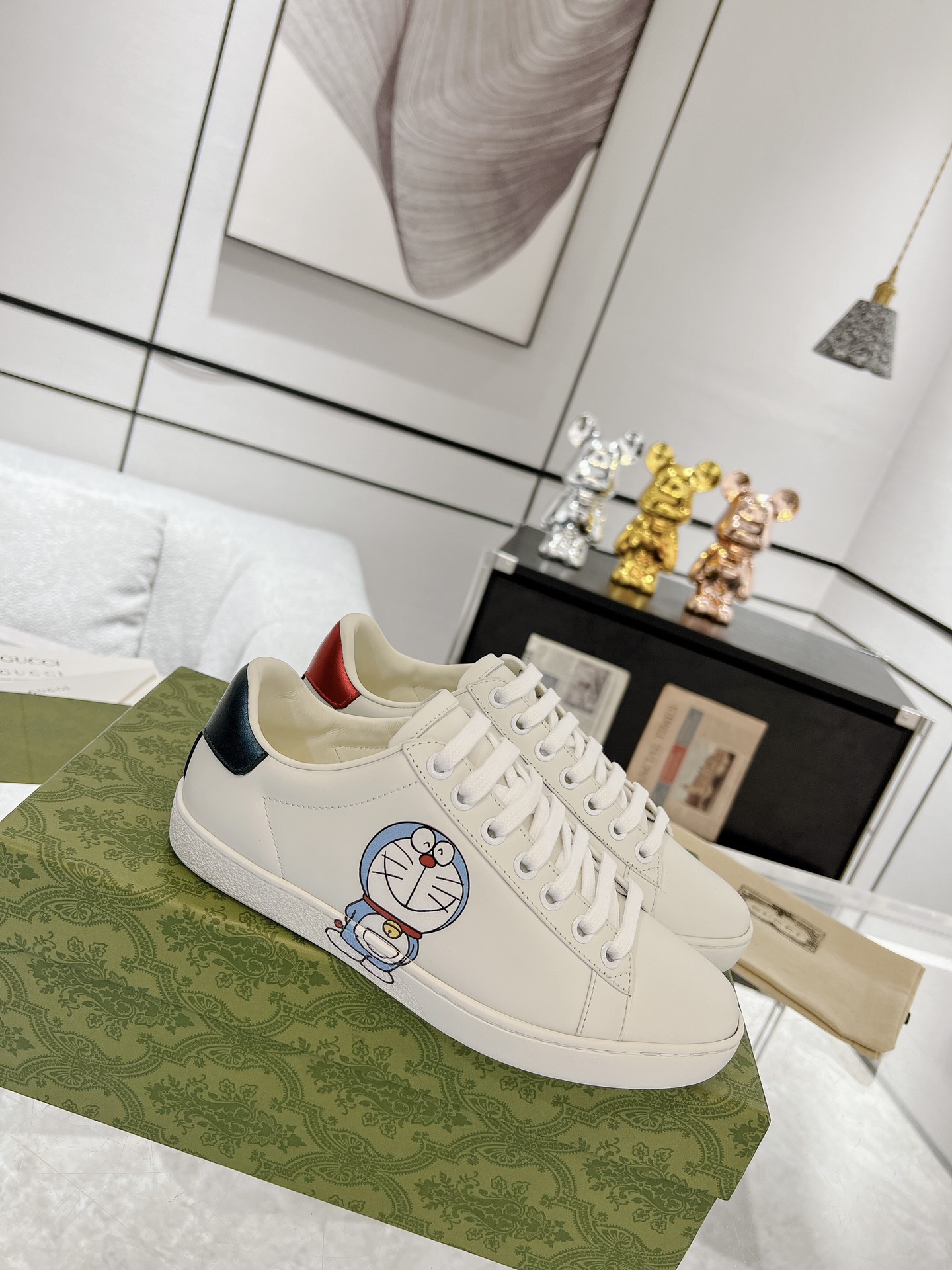 GUCCI トップバージョン 牛革素材 牛革内張り 牛革インソール 本スネークスキン偽造防止ライン 香り付きアウトソール アップグレードチップ 豪華パッケージ