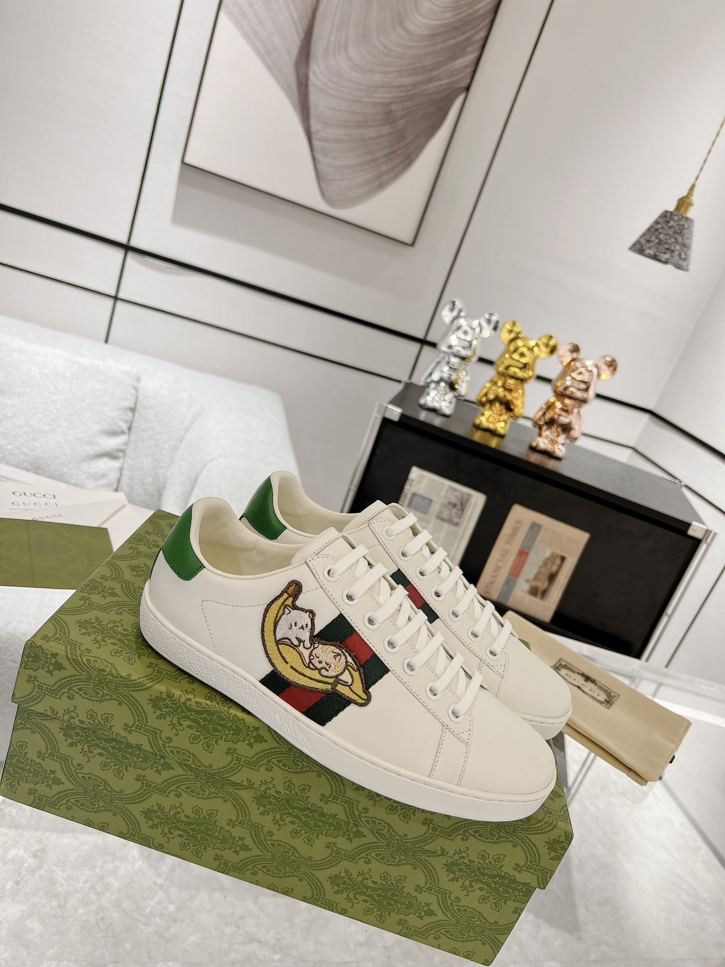 GUCCI トップバージョン 牛革素材 牛革内張り 牛革インソール 本スネークスキン偽造防止ライン 香り付きアウトソール アップグレードチップ 豪華パッケージ