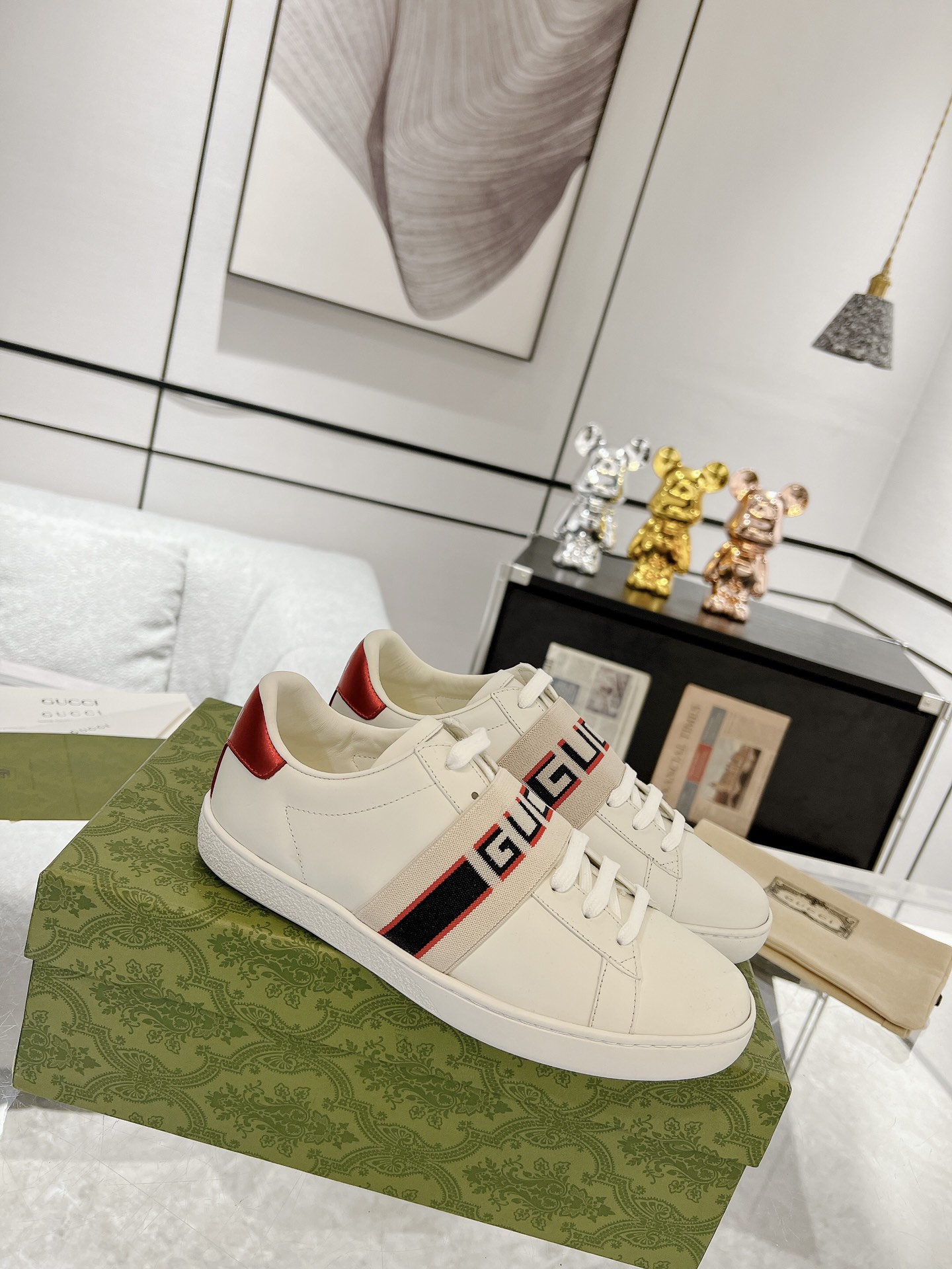 GUCCI トップバージョン 牛革素材 牛革内張り 牛革インソール 本スネークスキン偽造防止ライン 香り付きアウトソール アップグレードチップ 豪華パッケージ