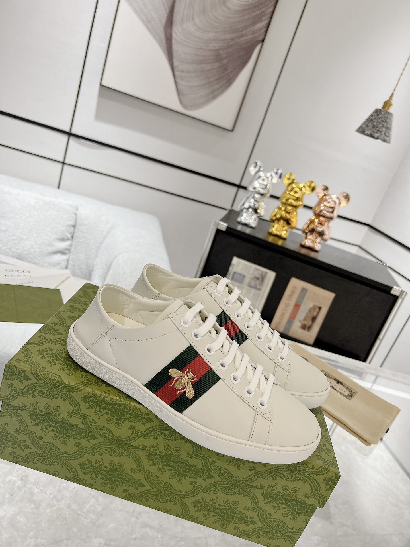 GUCCI トップバージョン 牛革素材 牛革内張り 牛革インソール 本スネークスキン偽造防止ライン 香り付きアウトソール アップグレードチップ 豪華パッケージ