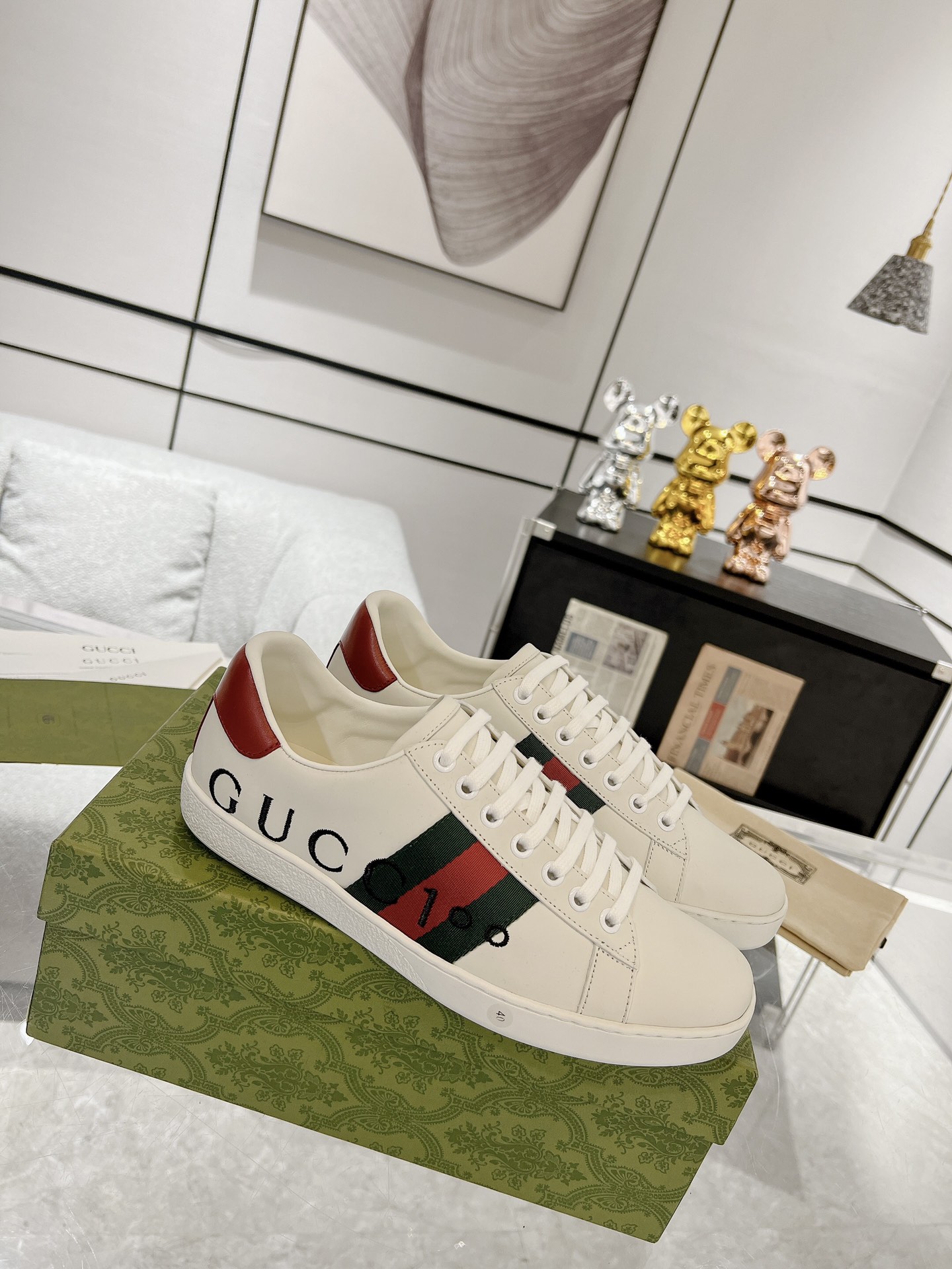 GUCCI トップバージョン 牛革素材 牛革内張り 牛革インソール 本スネークスキン偽造防止ライン 香り付きアウトソール アップグレードチップ 豪華パッケージ
