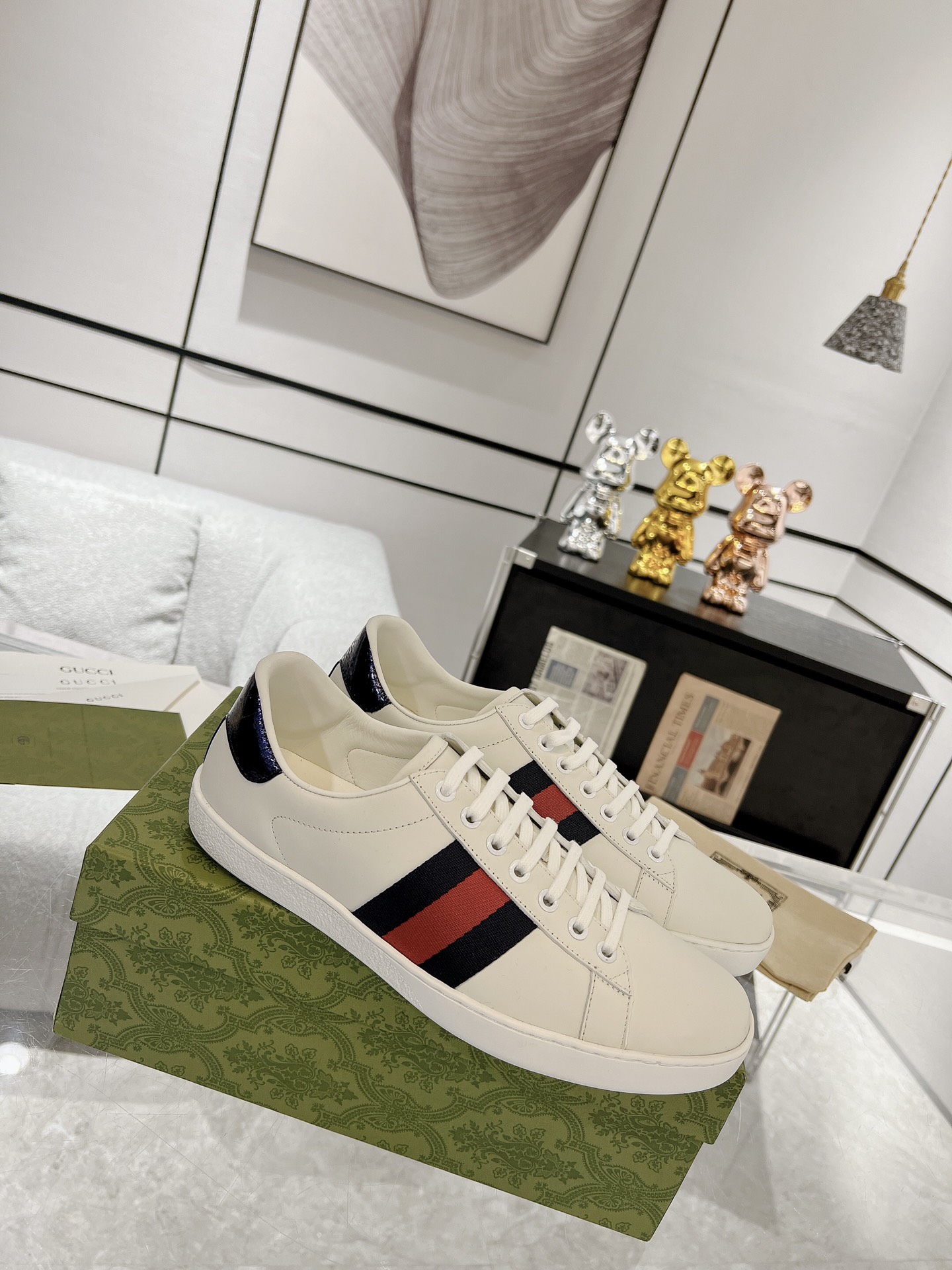 GUCCI トップバージョン 牛革素材 牛革内張り 牛革インソール 本スネークスキン偽造防止ライン 香り付きアウトソール アップグレードチップ 豪華パッケージ