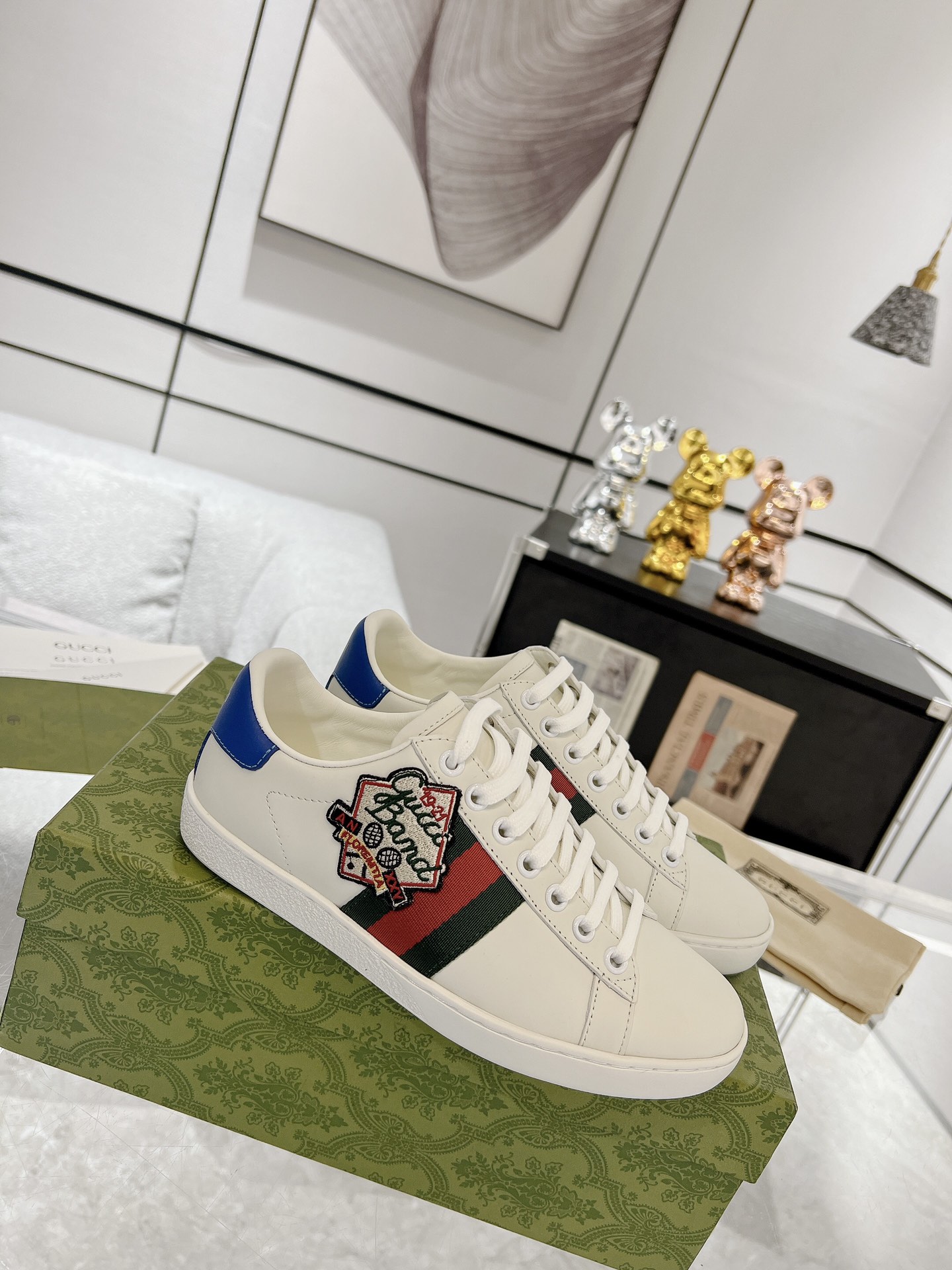 GUCCI トップバージョン 牛革素材 牛革内張り 牛革インソール 本スネークスキン偽造防止ライン 香り付きアウトソール アップグレードチップ 豪華パッケージ