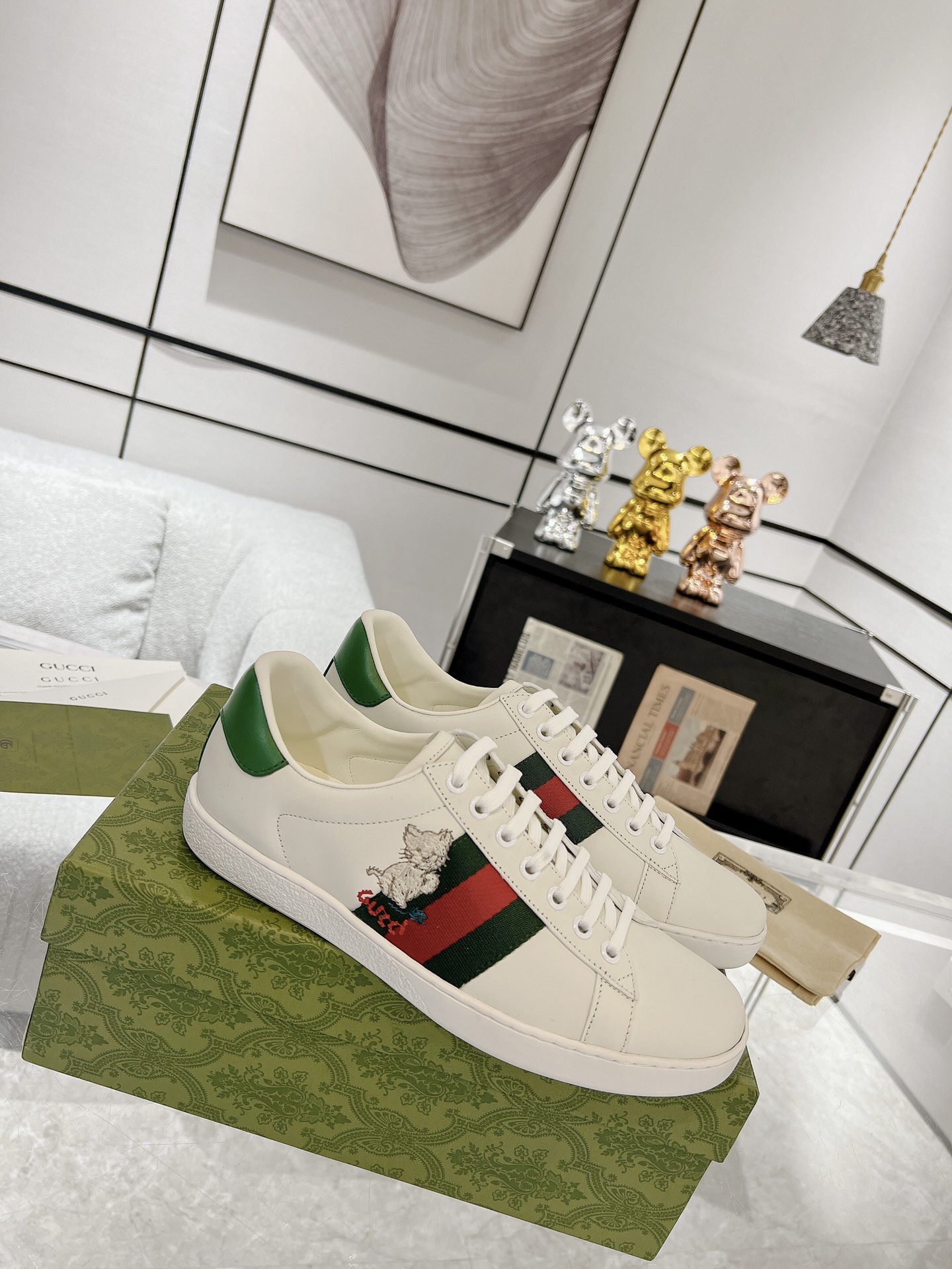 GUCCI トップバージョン 牛革素材 牛革内張り 牛革インソール 本スネークスキン偽造防止ライン 香り付きアウトソール アップグレードチップ 豪華パッケージ
