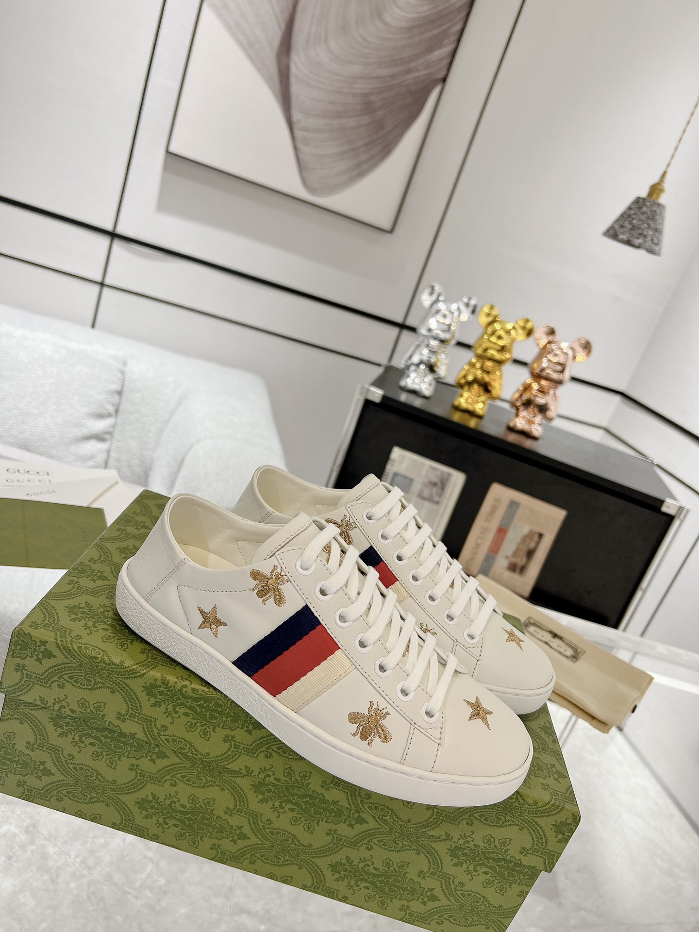 GUCCI トップバージョン 牛革素材 牛革内張り 牛革インソール 本スネークスキン偽造防止ライン 香り付きアウトソール アップグレードチップ 豪華パッケージ