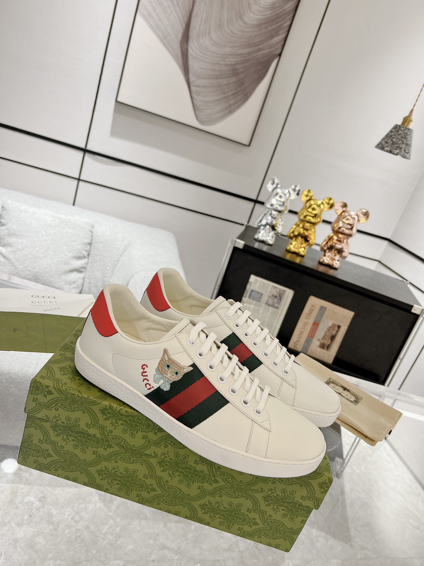 GUCCI トップバージョン 牛革素材 牛革内張り 牛革インソール 本物のヘビ革偽造防止ライン 香り付きアウトソール アップグレードチップ 豪華パッケージ