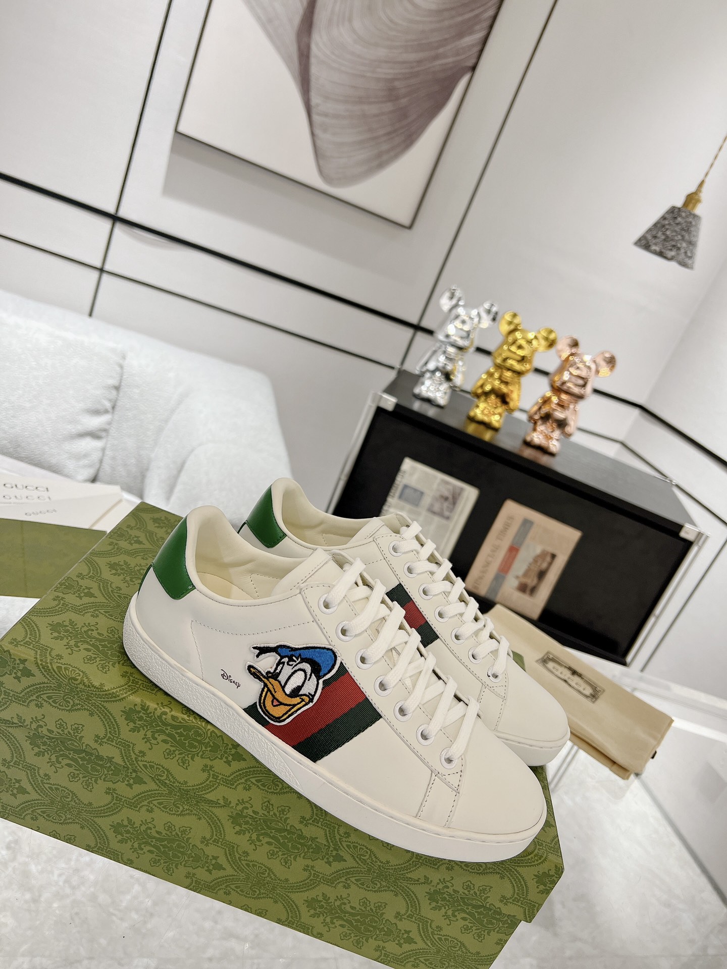 GUCCI トップバージョン 牛革素材 牛革内張り 牛革インソール 本スネークスキン偽造防止ライン 香り付きアウトソール アップグレードチップ 豪華パッケージ