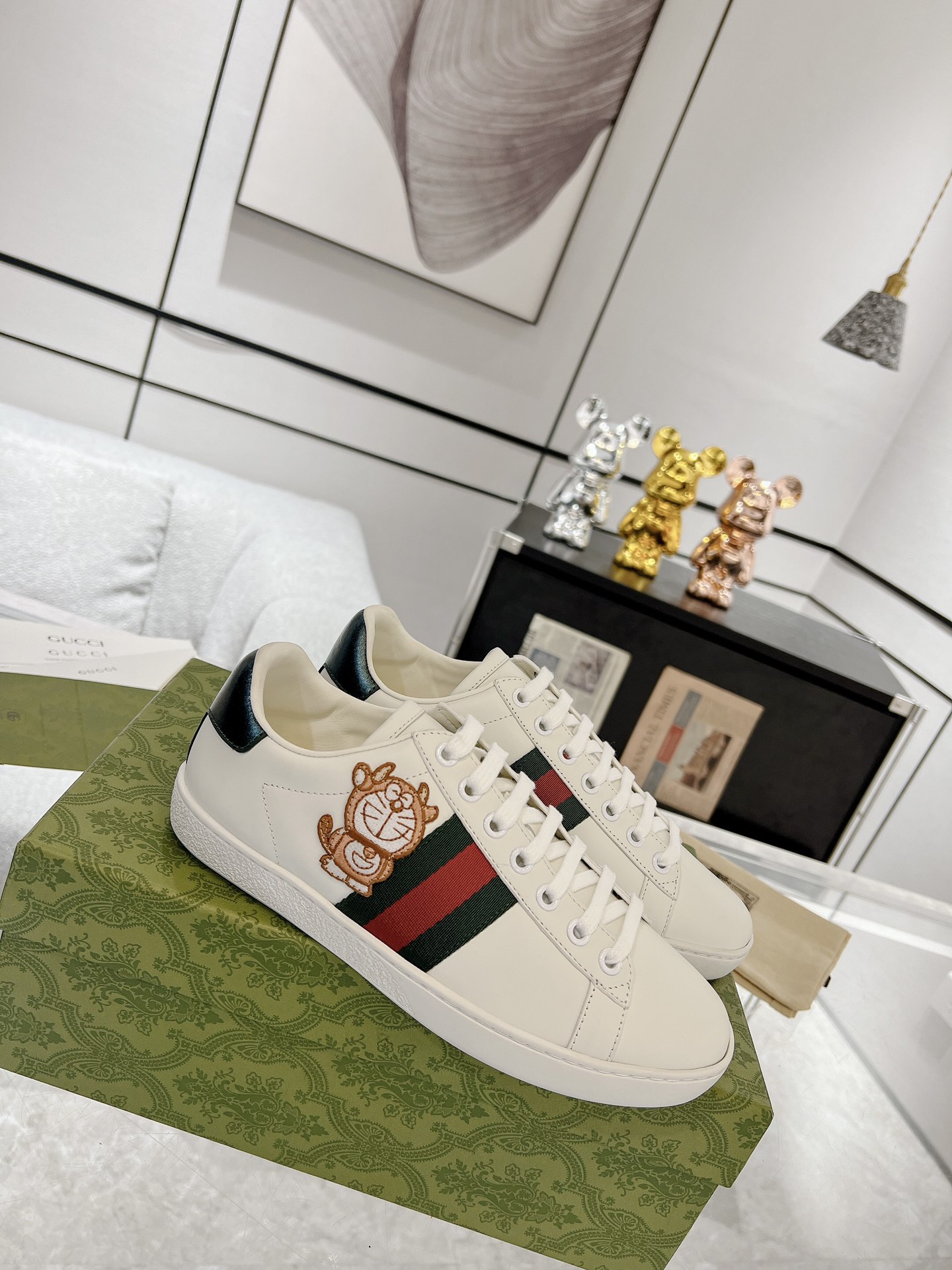 GUCCI トップバージョン 牛革素材 牛革内張り 牛革中敷き 本スネークスキン偽造防止ライン 香り付きアウトソール アップグレードチップ 豪華パッケージ