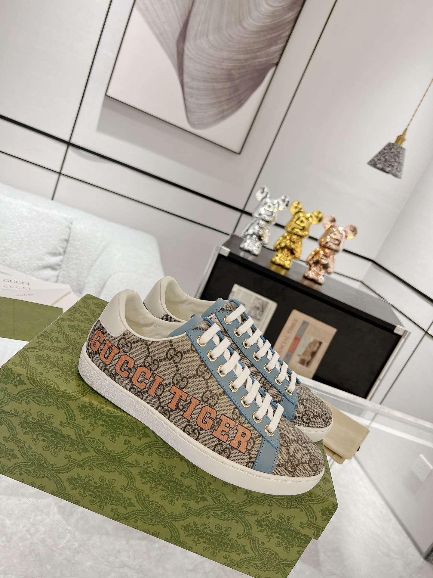 GUCCI トップバージョン 牛革素材 牛革内張り 牛革インソール 本物のヘビ革偽造防止ライン 香り付きアウトソール アップグレードチップ 豪華パッケージ