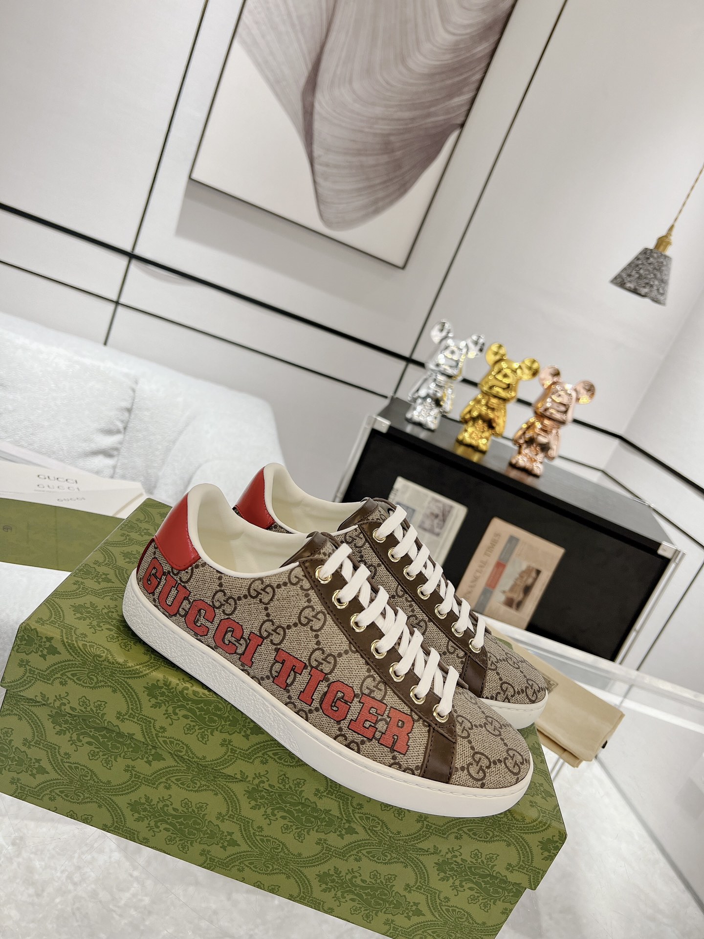 GUCCI  топовая версия, кожаная ткань, кожаная подкладка, кожаная стелька, настоящая змеиная кожа с защитной нитью, ароматизированная подошва, обновлённый чип, роскошная упаковка