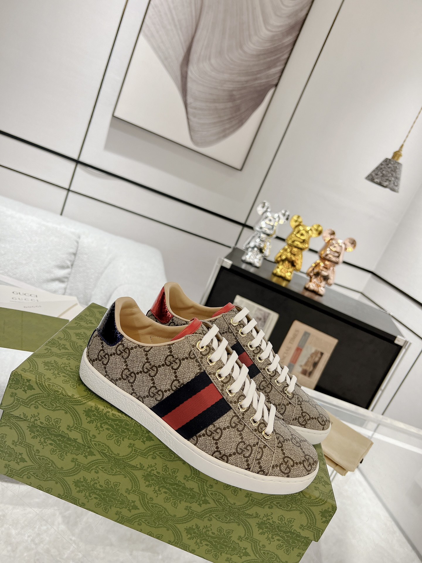 GUCCI  топовая версия, кожаная ткань, кожаная подкладка, кожаная стелька, настоящая змеиная кожа с защитной нитью, ароматизированная подошва, обновлённый чип, роскошная упаковка