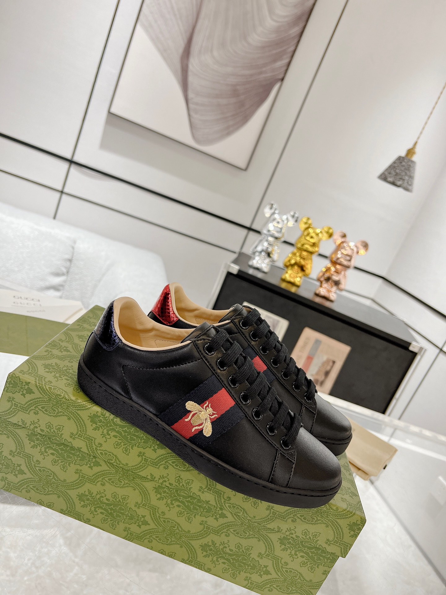 GUCCI  топовая версия, кожаная ткань, кожаная подкладка, кожаная стелька, настоящая змеиная кожа с защитной нитью, ароматизированная подошва, обновлённый чип, роскошная упаковка