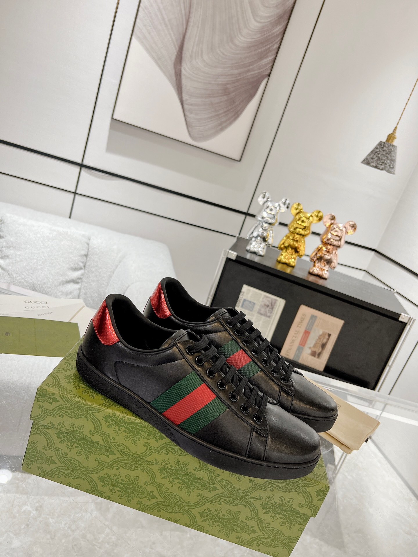 GUCCI  топовая версия, кожаная ткань, кожаная подкладка, кожаная стелька, настоящая змеиная кожа с защитной нитью, ароматизированная подошва, обновлённый чип, роскошная упаковка
