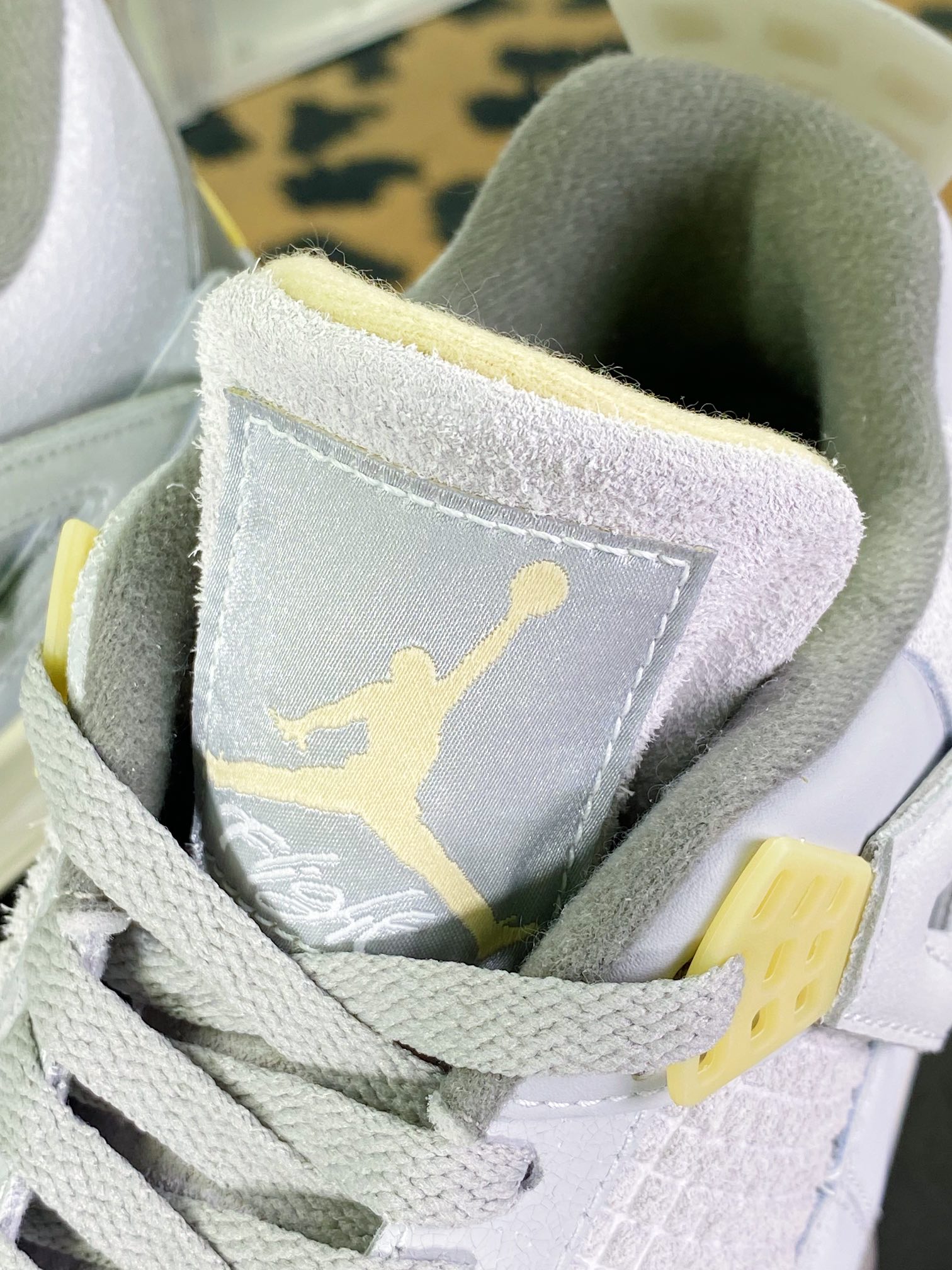 300 Air Jordan 4 Retro SE Craft”Photon Dust”AJ4代中帮篮球鞋“灰绿灰兔子”DV3742-021
