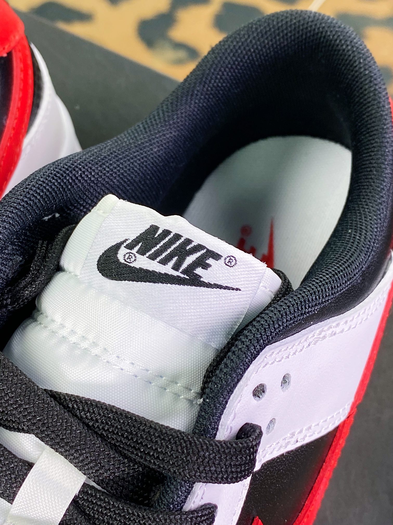280 SB Dunk Retro Low”White/Black/Red”扣篮系列低帮板鞋“皮革白黑红”FD9762-061