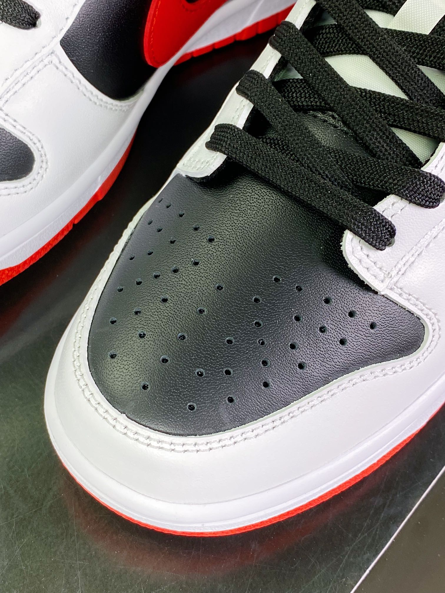 280 SB Dunk Retro Low”White/Black/Red”扣篮系列低帮板鞋“皮革白黑红”FD9762-061