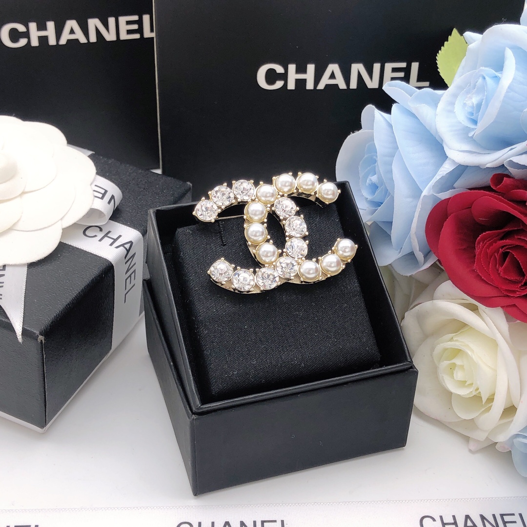 编号XXZ0028
C家圆钻珍珠CC胸针同款材质 秋冬必备胸针珍珠水钻拼接 胸针 ，补货到！🆕