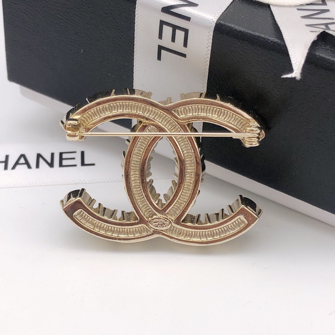 编号XXZ0028
C家圆钻珍珠CC胸针同款材质 秋冬必备胸针珍珠水钻拼接 胸针 ，补货到！🆕