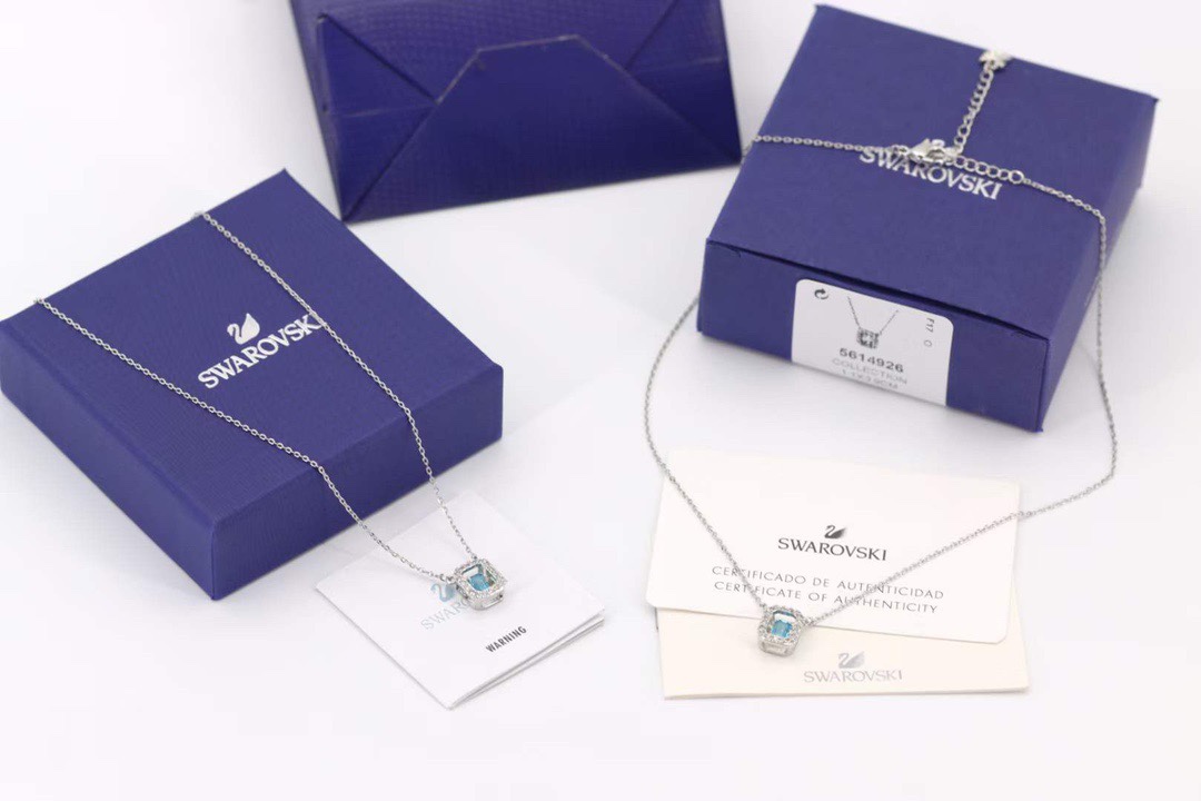  Swarovski 跳动的心 蓝钻方糖 锁骨项链

这款吊坠项链采用耀眼的八角形设计，它将成为您衣橱中
