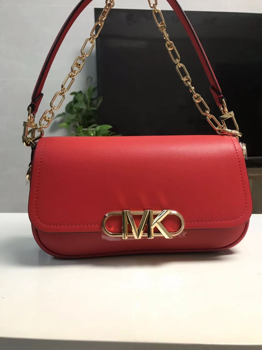 Michael Kors Mk2023年新款腋下包
