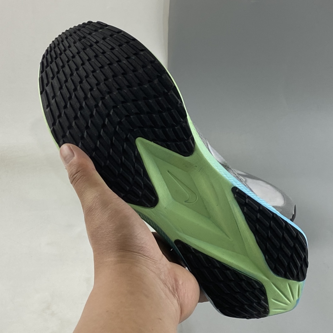 P160 Nike Air Zoom Viale 维亚尔系列低帮轻量慢跑鞋 CW7358-888