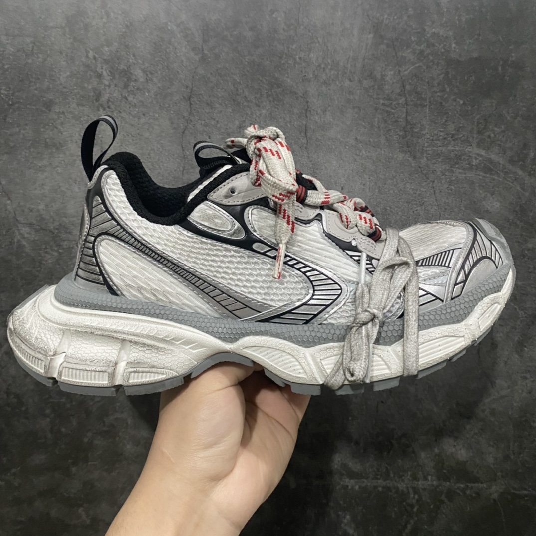 XA版本BALENCIAGA 3XL Sneakers巴黎世家十代网布系带低帮走秀复古老爹鞋 白银 全套原纸板楦头开发 最原汁原味的灵魂版型全鞋荧光划线卡点 胶水把控整洁度追求极致完美每一双都是工艺品 多重QC质检 超越公司货的品控标准实实在在的免检产品 原盒原配 正确字体电绣 粗细、位置、大小正确 侧边TPU 透气孔匹配意产原版 正确分离大底 TPU软底 原版一致大底LOGO 立体感十足 原厂皮料水洗做旧 采购原厂网纱 不含皮革 网布材料和聚氨酯 磨损效果 鞋头边缘和后帮 Balenciaga 徽标 鞋面和后跟凸印尺码 鞋舌 3XL 橡胶品牌标识和反光细节 鞋帮拉袢和鞋舌拉祥 配反光细节 备用鞋带在鞋履前侧 可在穿着前取下 便于不同造型搭配 正常尺码  尺码：35 36 37 38 39 40 41 42 43 44 45 46-莆田鞋批发中心