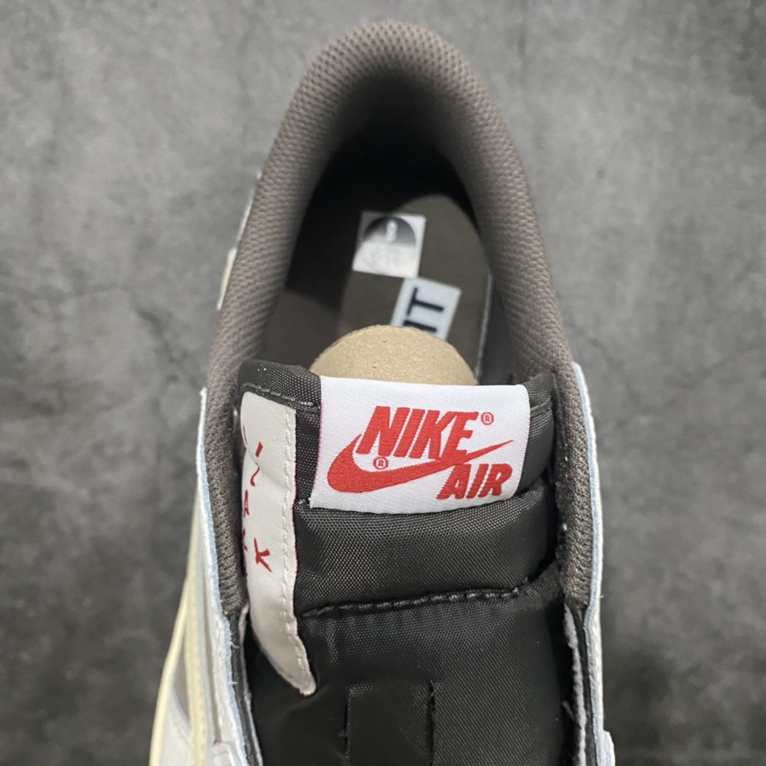 图片[8]-神版 Travis Scott x Fragment x Air Jordan AJ1 Low OG SP 三方联名白棕倒钩低帮 DM7866-162n毫无疑问市场中端王者 耗时半年巨作全套原纸板楦头开发 确保原汁原味完美呈现倒钩版型 原档案转印油墨一体东莞原厂磨具大底独家尺码35.5 48.5 一码一磨具拒绝假半码n此版本只针对中端市场 皮料材质有所更替其他数据细节工艺流程均保持一致 绝不口嗨细节品控鞋型随意秒杀市面3XX 4XX原盒原配 外盒透明胶套 内侧字体 工整带凹凸感原厂拉帮工艺 针距密度一致 后跟弧度收口自然不对折极致一眼正品既视感 进口玻璃冲刀皮料裁剪零毛边承诺百分百一致原鞋 全鞋电脑针车工艺进口港宝加持 后跟自然饱满全鞋荧光划线卡点 追求极致完美每一双都是工艺品 多重QC质检 超越公司货的品控标准 实实在在的免检产品SIZE：35.5 36 36.5 37.5 38 38.5 39 40 40.5 41 42 42.5 43 44 44.5 45 46 47.5 48.5-莆田鞋批发中心