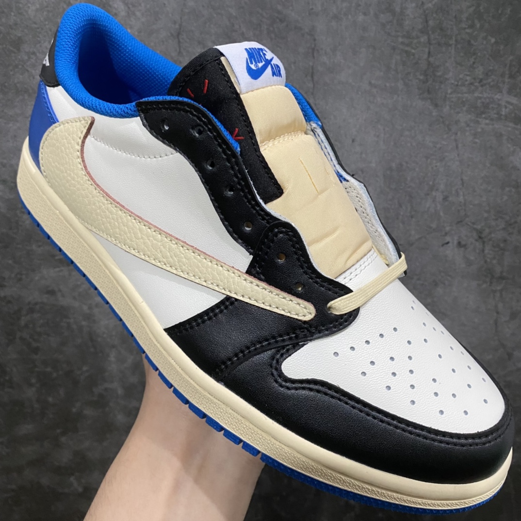 图片[3]-神版 Travis Scott x Fragment x Air Jordan AJ1 Low OG SP 三方联名闪电倒钩低帮 DM7866-140nn毫无疑问市场中端王者 耗时半年巨作全套原纸板楦头开发 确保原汁原味完美呈现倒钩版型 原档案转印油墨一体东莞原厂磨具大底独家尺码35.5 48.5 一码一磨具拒绝假半码n此版本只针对中端市场 皮料材质有所更替其他数据细节工艺流程均保持一致 绝不口嗨细节品控鞋型随意秒杀市面3XX 4XX原盒原配 外盒透明胶套 内侧字体 工整带凹凸感原厂拉帮工艺 针距密度一致 后跟弧度收口自然不对折极致一眼正品既视感 进口玻璃冲刀皮料裁剪零毛边承诺百分百一致原鞋 全鞋电脑针车工艺进口港宝加持 后跟自然饱满全鞋荧光划线卡点 追求极致完美每一双都是工艺品 多重QC质检 超越公司货的品控标准 实实在在的免检产品SIZE：35.5 36 36.5 37.5 38 38.5 39 40 40.5 41 42 42.5 43 44 44.5 45 46 47.5 48.5-莆田鞋批发中心