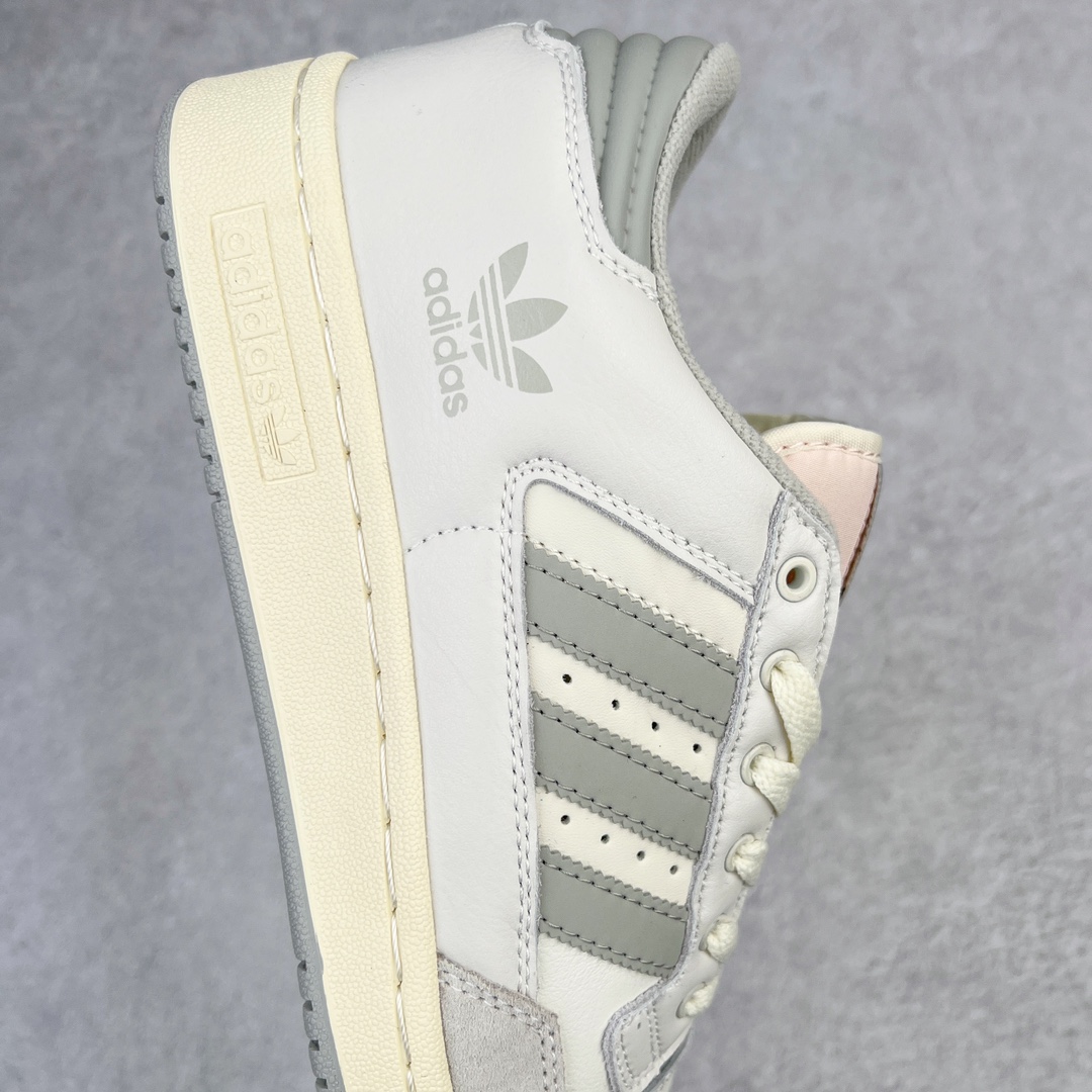 图片[6]-＃特价福利 AD Originals Centennial 85 Low 世纪百年系列低帮复古系带百搭休闲运动板鞋 随着复古风格的流行 不少经典鞋款都以别致的配色和材质重新登场 Originals 也为诞生于80年代 横跨多领域的复古篮球鞋 Centennial 85 Low 赋予两款全新配色 为出街穿搭带来更多选择 此次延续了经典鞋身轮廓 同时两款配色在整体设计上均采用简约百搭的米色鞋面作为基调 其中一款辅以后跟、三条纹以及鞋舌处标签的灰色作为点缀 使整体颜值简约耐看 鞋面都采用柔软麂皮与优质皮革拼接而成 大幅提升鞋款质感的同时也呈现出丰富层次 鞋舌处则辅以对比鲜明的粉色作为点缀 让鞋款百搭的同时又极具辨识度 最后搭载米白色中底与灰色外底 与鞋面配色相呼应 使视觉效果更为统一 尺码：36 36⅔ 37⅓ 38 38⅔ 39⅓ 40 40⅔ 41⅓ 42 42⅔ 43⅓ 44 45-选品中心