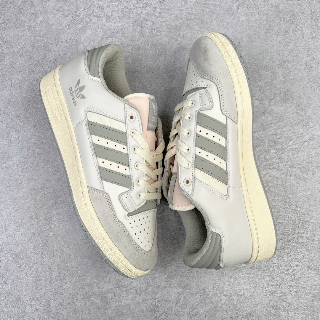 图片[3]-＃特价福利 AD Originals Centennial 85 Low 世纪百年系列低帮复古系带百搭休闲运动板鞋 随着复古风格的流行 不少经典鞋款都以别致的配色和材质重新登场 Originals 也为诞生于80年代 横跨多领域的复古篮球鞋 Centennial 85 Low 赋予两款全新配色 为出街穿搭带来更多选择 此次延续了经典鞋身轮廓 同时两款配色在整体设计上均采用简约百搭的米色鞋面作为基调 其中一款辅以后跟、三条纹以及鞋舌处标签的灰色作为点缀 使整体颜值简约耐看 鞋面都采用柔软麂皮与优质皮革拼接而成 大幅提升鞋款质感的同时也呈现出丰富层次 鞋舌处则辅以对比鲜明的粉色作为点缀 让鞋款百搭的同时又极具辨识度 最后搭载米白色中底与灰色外底 与鞋面配色相呼应 使视觉效果更为统一 尺码：36 36⅔ 37⅓ 38 38⅔ 39⅓ 40 40⅔ 41⅓ 42 42⅔ 43⅓ 44 45-选品中心