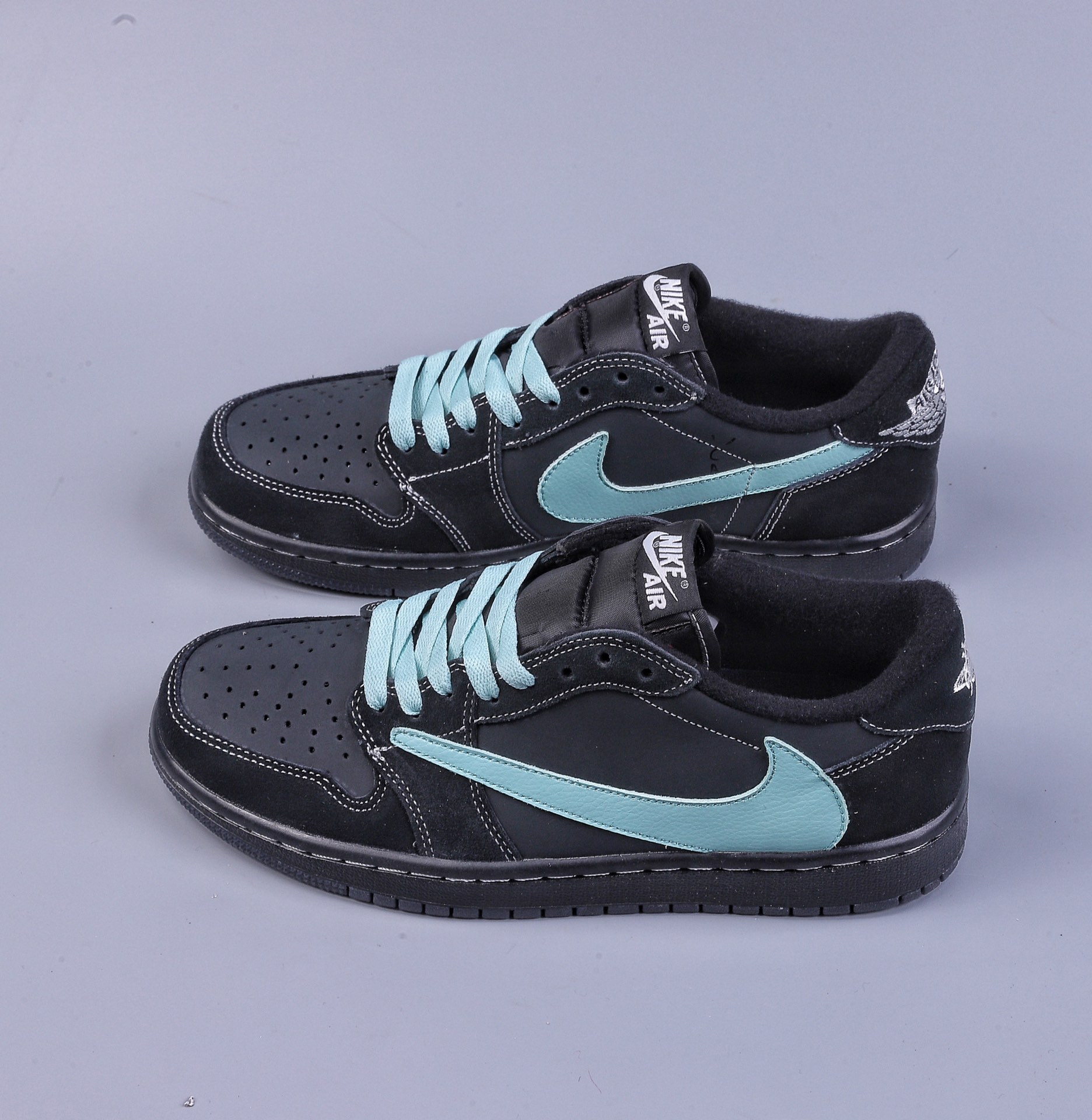 220 TS x Air Jordan AJ1 Low 倒勾低帮联名定制配色 蒂芙尼黑蓝 DM7866-663