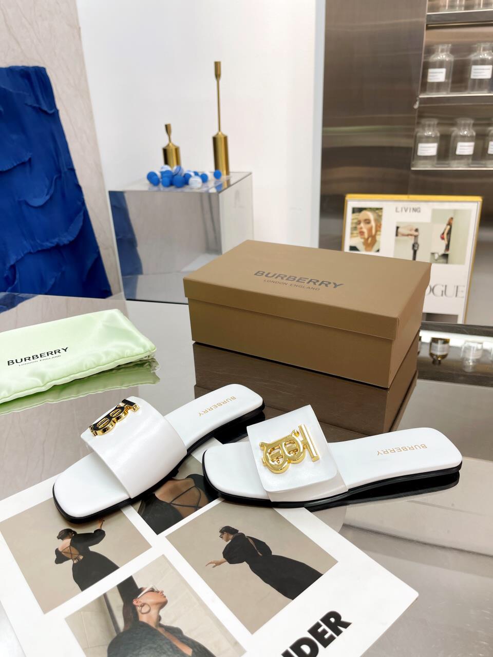 Burberry Baballi’s Sulfurized Slipper Line with Unique Leather Material - 图片 3