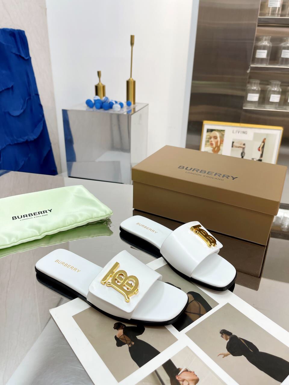 Burberry Baballi’s Sulfurized Slipper Line with Unique Leather Material - 图片 7