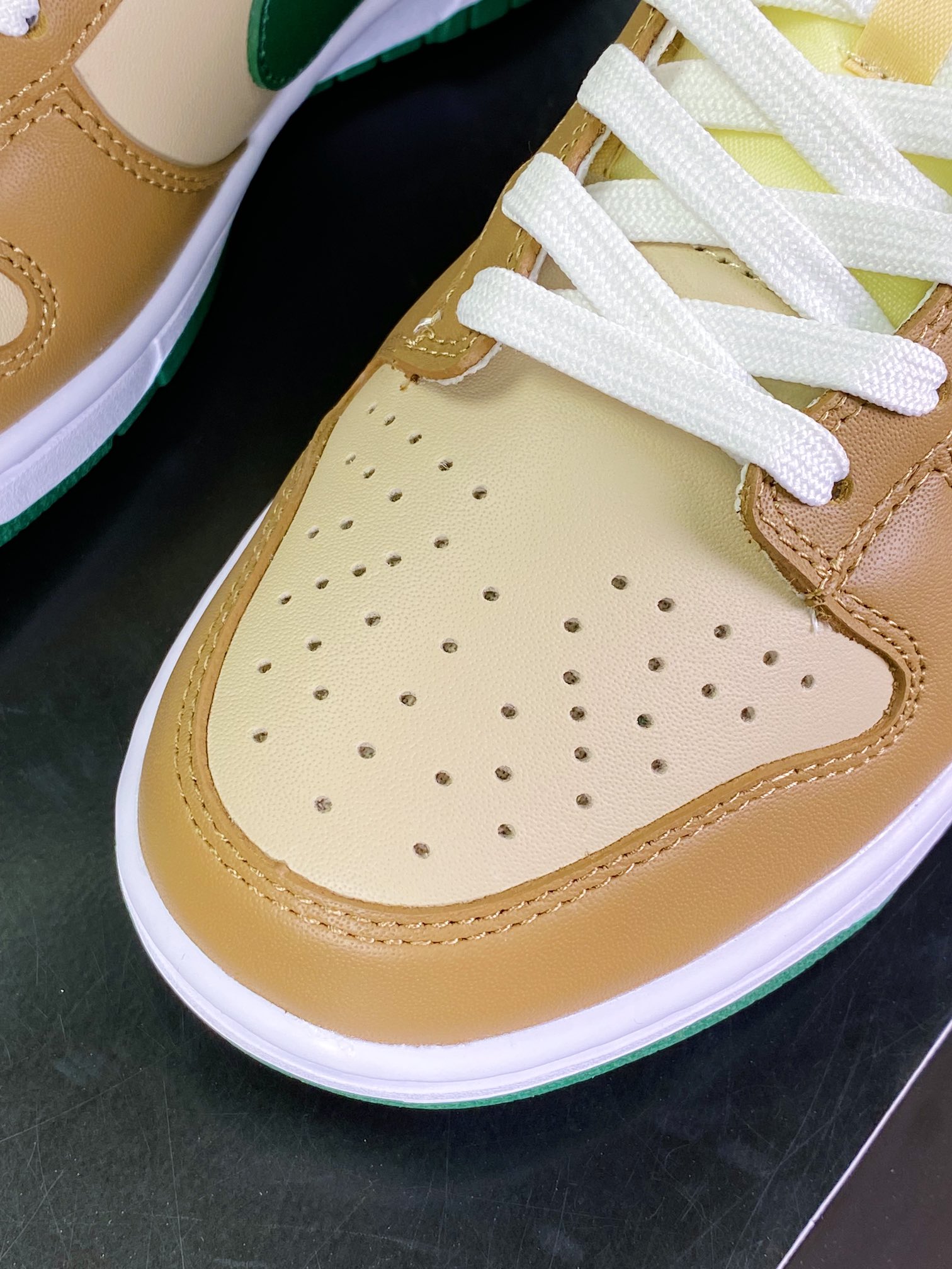 SB Dunk Retro Low”Tan Green”扣篮系列低帮板鞋“摩卡米棕绿”FB7160-231