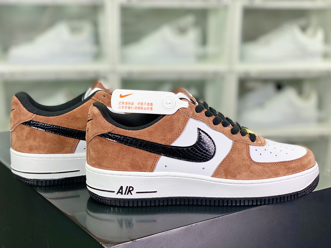 Air Force 1′07 Low ”Vachetta Tan” Air Force 1 series low-cut sneakers ”cocoa brown white and black snake print” DE0023-800