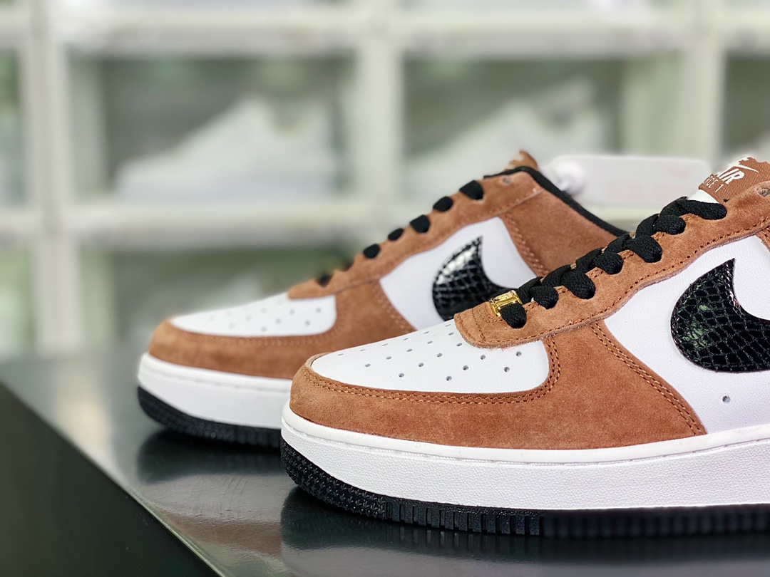 Air Force 1′07 Low ”Vachetta Tan” Air Force 1 series low-cut sneakers ”cocoa brown white and black snake print” DE0023-800