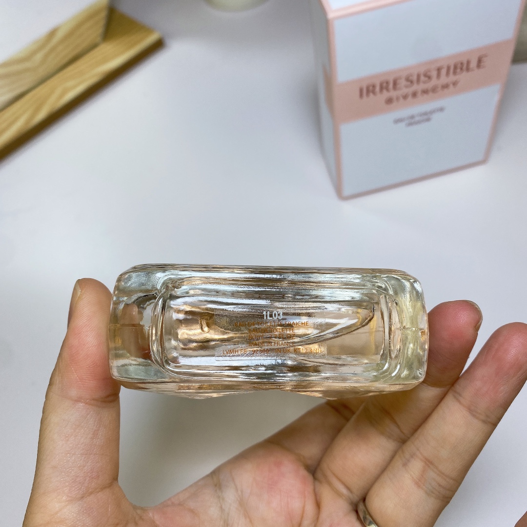 Givenchy Irresistible Eau de Toilette Fraiche 80ml - Floral & Musky Fragrance 5 i1678518675 2588 3