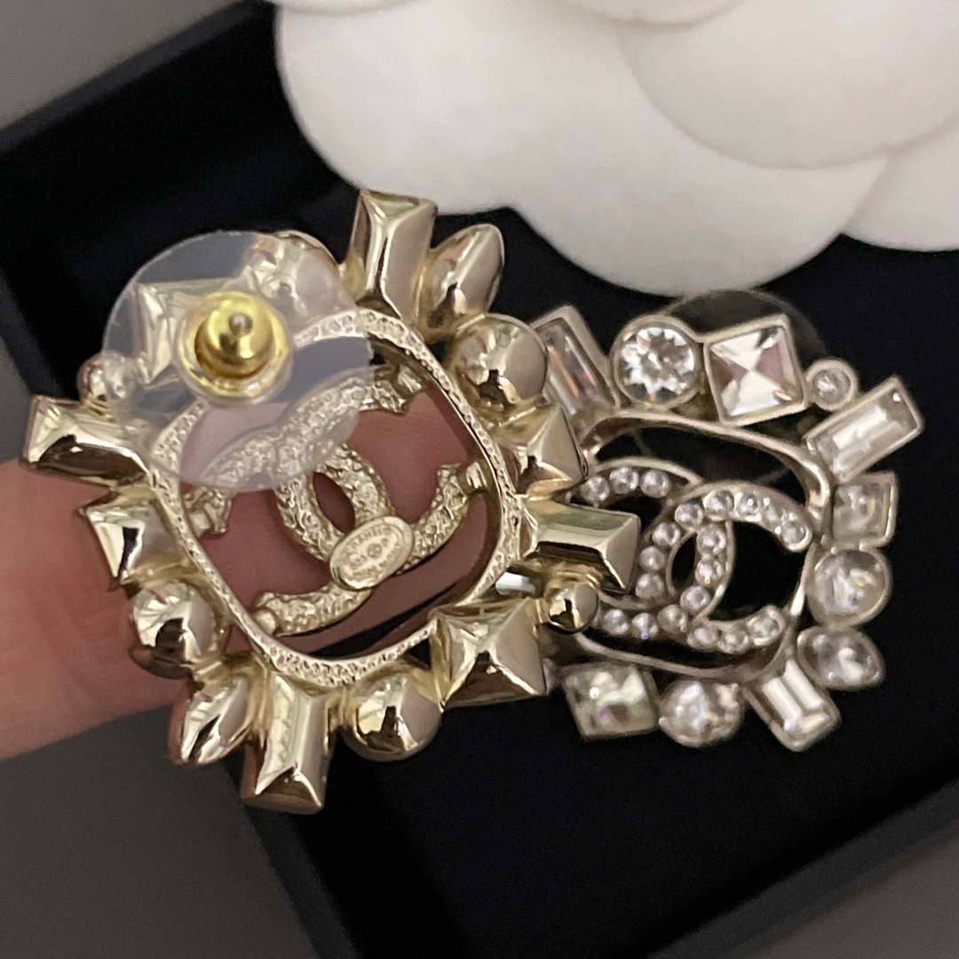  高品质 细节如图 【香混搭钻耳钉】Z 4900！现huo现huo！太太太好看啦❗️编号 ，配包装！超级