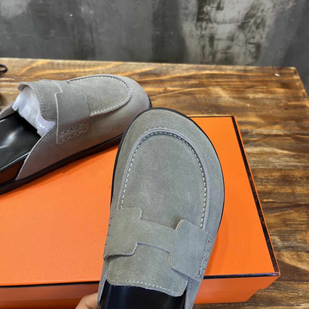 Hermès HERMES 爱马仕呆萌穆勒半拖勃肯鞋 夏天真的太需要百搭拖鞋了，怎么搭配都 ，随意且高级的感觉