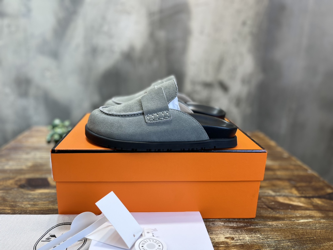 Hermès HERMES 爱马仕呆萌穆勒半拖勃肯鞋 夏天真的太需要百搭拖鞋了，怎么搭配都 ，随意且高级的感觉
