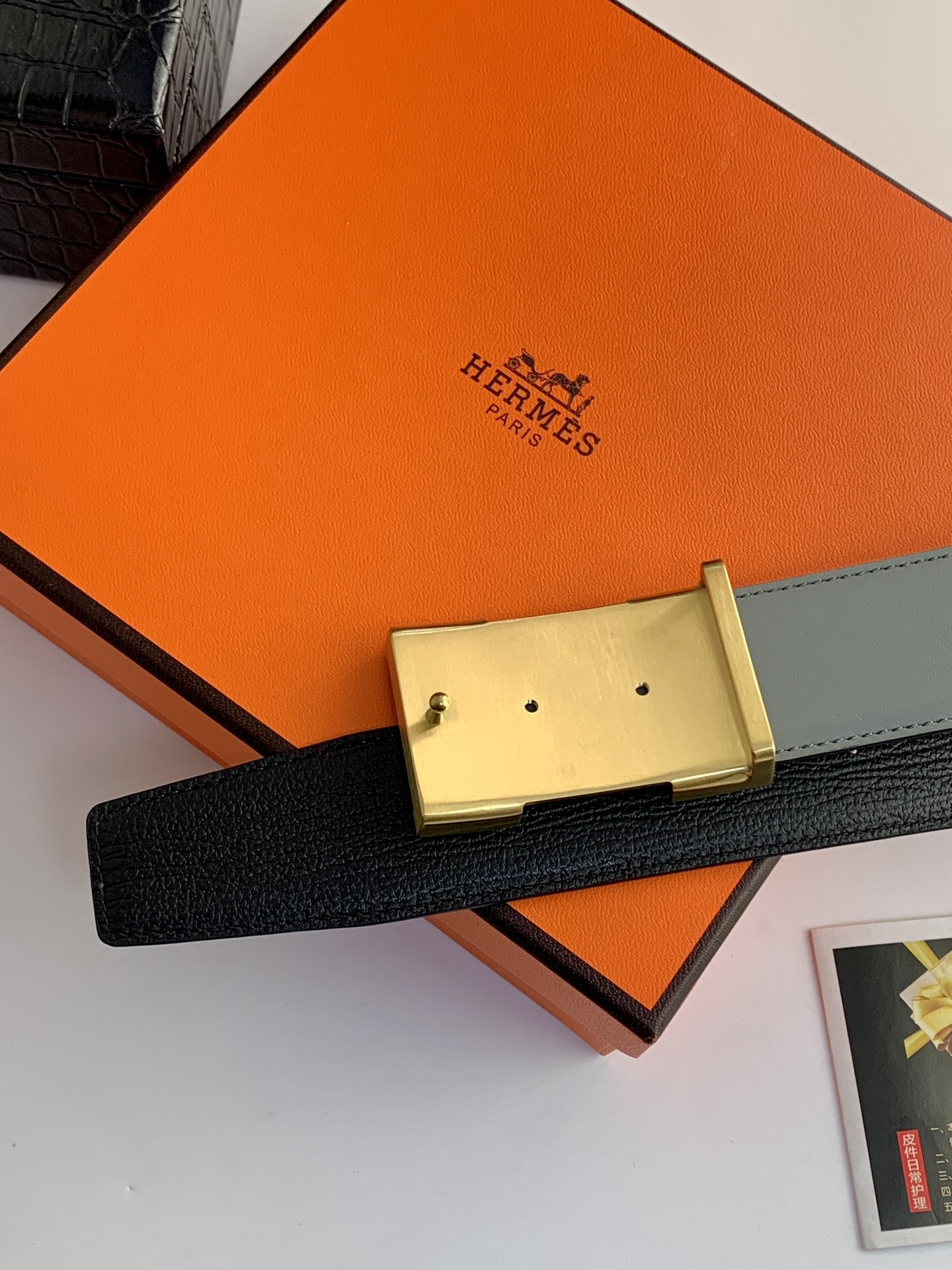 Hermès 代购级 爱马仕 ，宽度3.8cm，内衬灰色小牛皮，搭配 新款钢扣.工艺精湛、手感柔软、细腻，高端定制，之作