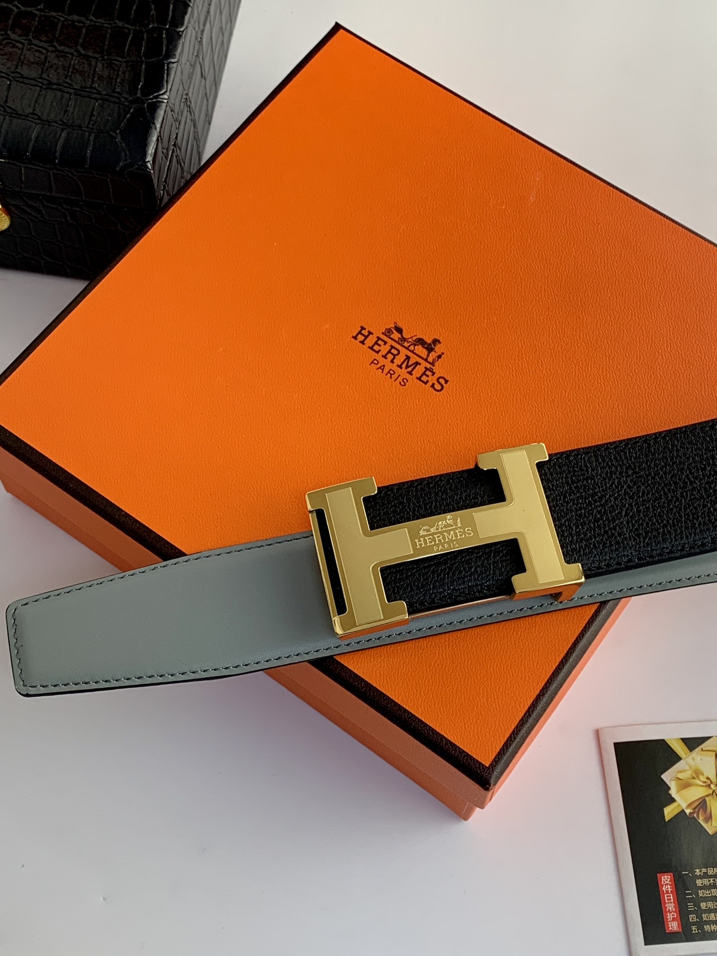 Hermès 代购级 爱马仕 ，宽度3.8cm，内衬灰色小牛皮，搭配 新款钢扣.工艺精湛、手感柔软、细腻，高端定制，之作