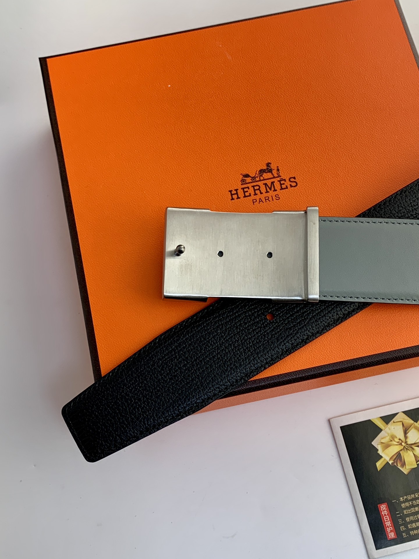 Hermès 代购级 爱马仕 ，宽度3.8cm，内衬灰色小牛皮，搭配 新款钢扣.工艺精湛、手感柔软、细腻，高端定制，之作