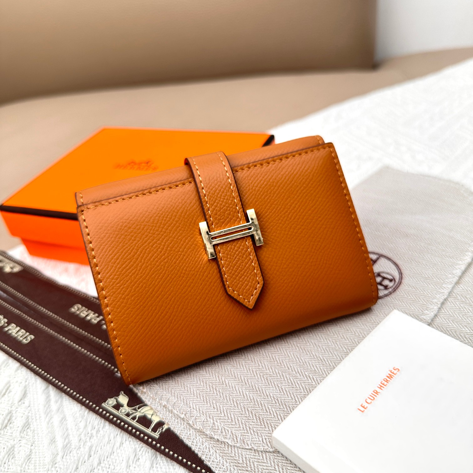 Hermès Togo Leather Compact Wallet with Gold Hardware - 10 x 12 cm 2 a1678604719296 1737